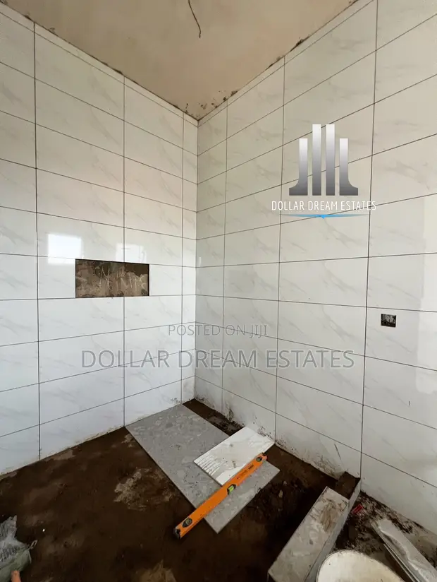6-Bedroom Luxury House with Pool in East Legon - 1