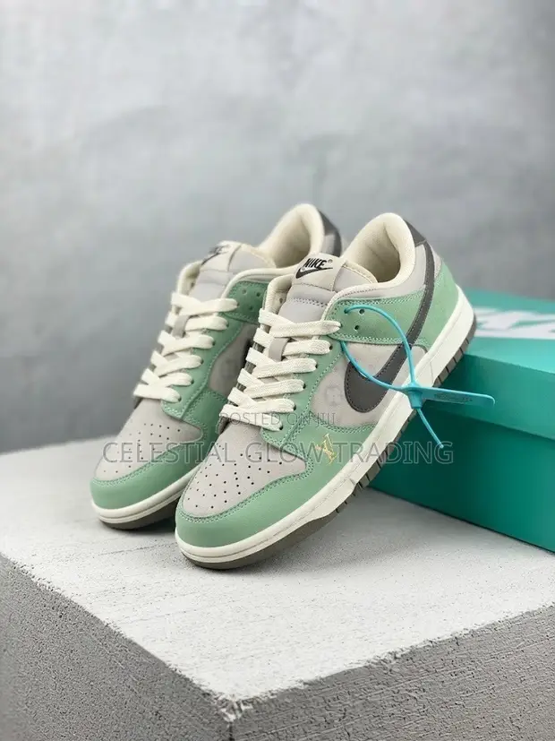 Nike Dunk Low Louis Vuitton Sneakers (Unisex) - 1