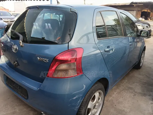Toyota Yaris 2013 Gray - 1