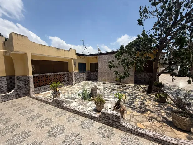 2 Bedroom Apartment for Rent in Awoshie Oyinase - 1