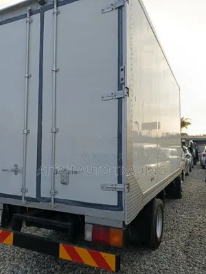 Hyundai Box Truck - 2000 Model