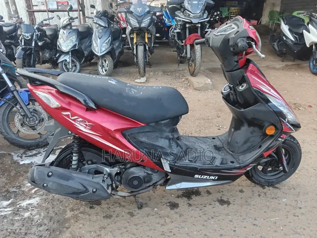 Suzuki EN125-2A 2011 Red - 1