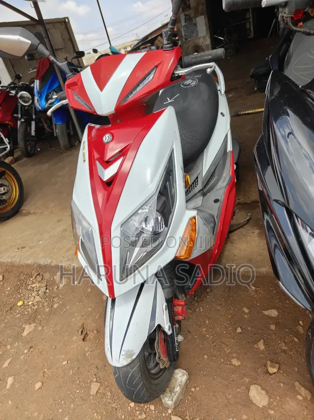SYM Jet 125cc Scooter - 2010 White - 1