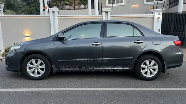 Toyota Corolla 2013 Gray - 1