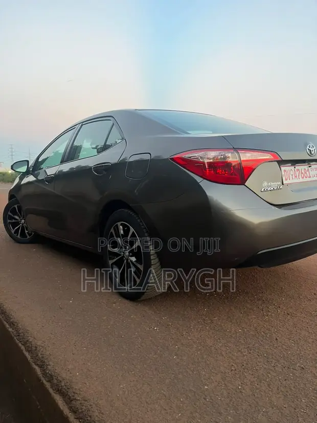 Toyota Corolla 2017 Gray - 1