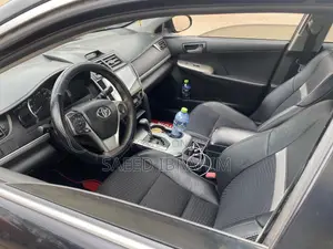 2014 Toyota Camry SE Sedan