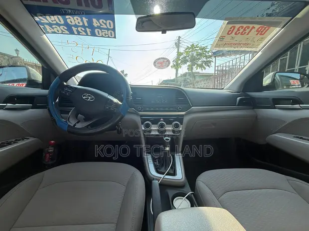 Hyundai Elantra SE 2019 Silver - 1