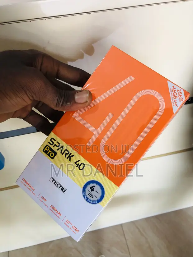 New Tecno Spark 40 Pro 256GB Green - 1