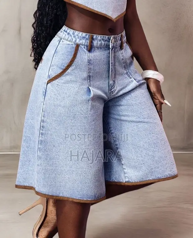 Chic Contrast-Trim High-Waisted Wide-Leg Denim Jorts - 1