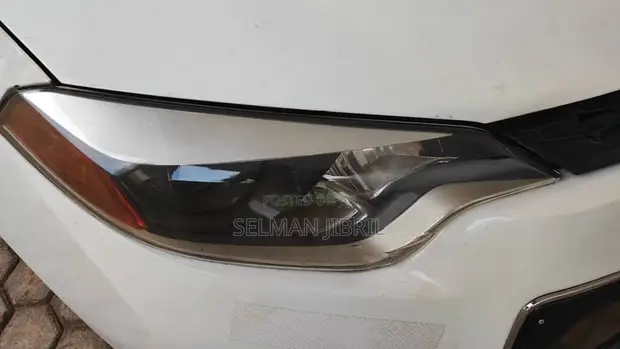 Toyota Corolla 2014 White - 1