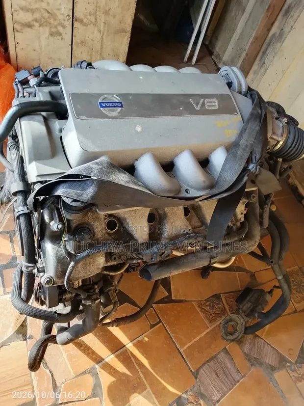 Volvo XC90 V8 Engine with Automatic Transmission (Used, Canada) - 1
