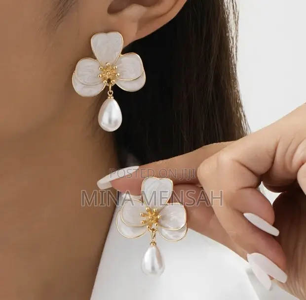 Ladies Fashionable Earrings - 1