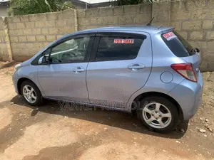 Toyota Vitz 1.3 AWD 5dr 2014 Blue