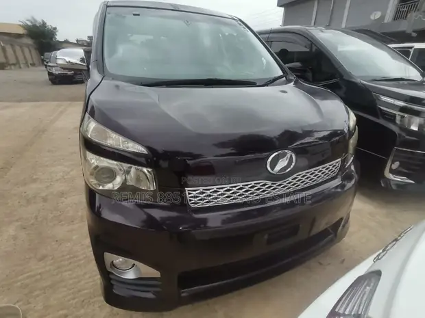 Toyota Voxy 2012 Black - 1