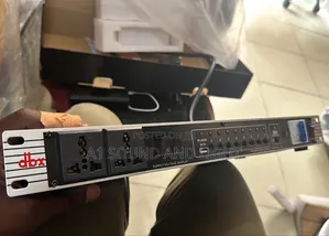 DBX 10-Outlet Power Sequencer with Voltage Display