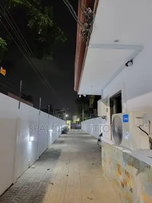 4 Bedroom House with BQ and Pool in Airport Residential