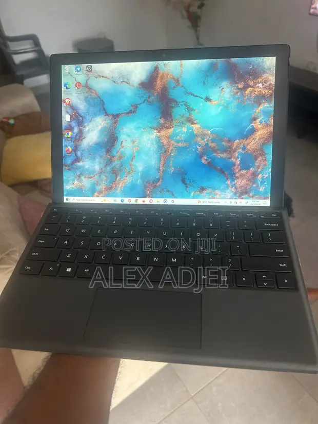 Microsoft Surface Pro 7 - Intel Core i7, 16GB RAM, 256GB SSD - 1