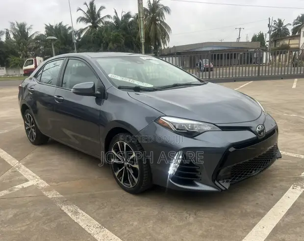 2017 Toyota Corolla SE Sedan - 1