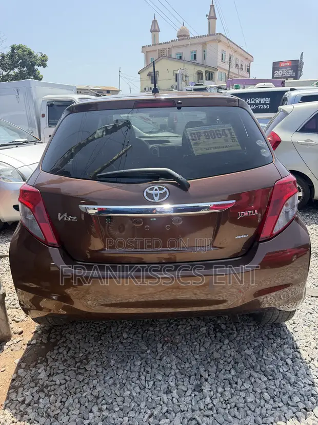 Toyota Vitz 1.3 FWD 5dr 2013 Brown - 1