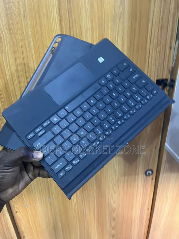 Samsung Tab S9+ Magic Keyboard - 1
