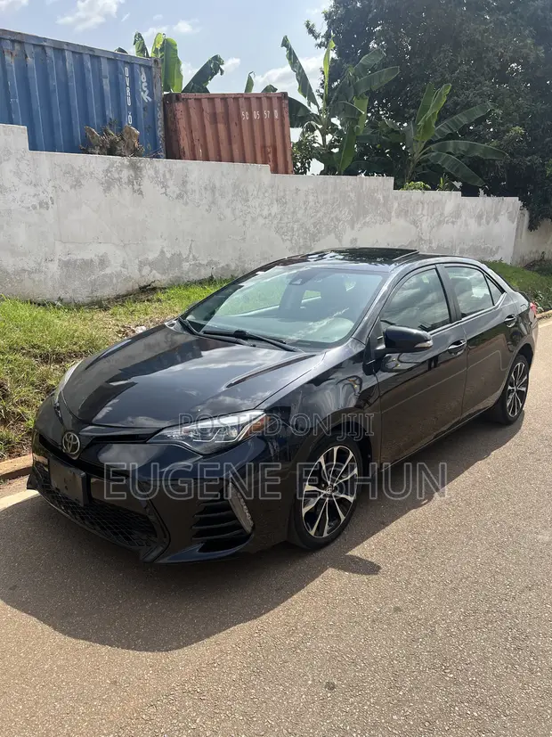 Toyota Corolla 2017 Black - 1