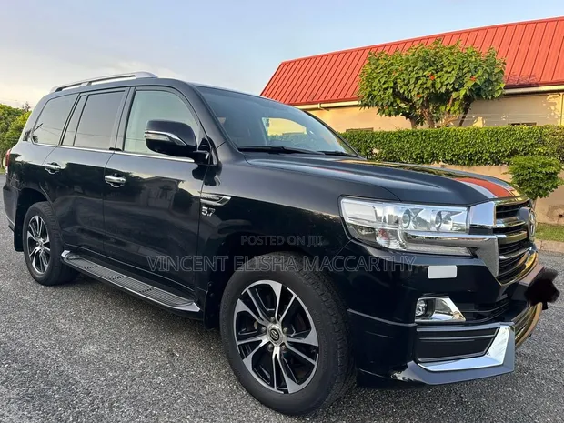 2021 Toyota Land Cruiser V8 Black - 1