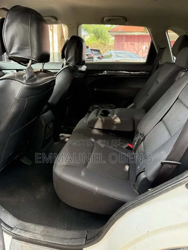 Kia Sorento 2012 White - 1