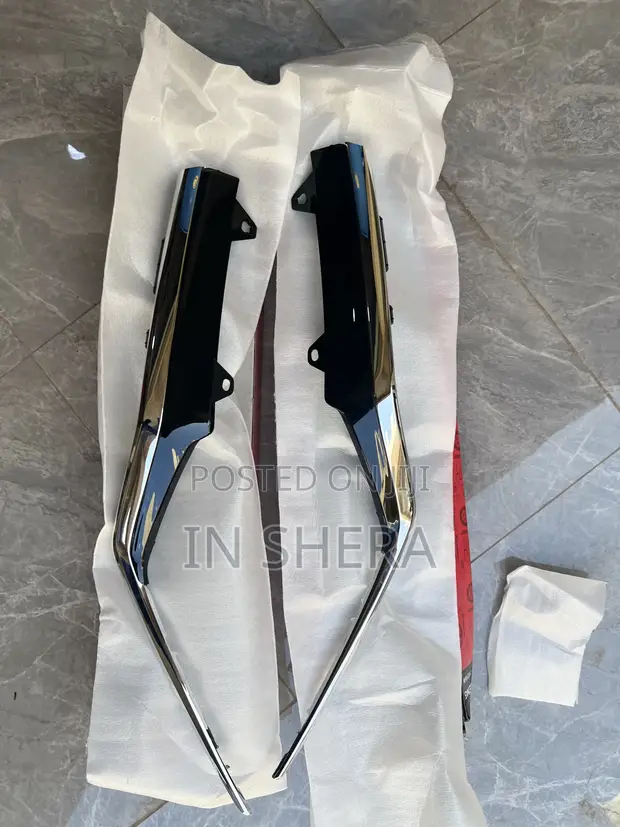 Honda CR-V 2020-2022 Headlight Chrome Pair - 1