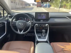2022 Toyota RAV4 XLE Black