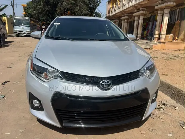 2016 Toyota Corolla LE Silver - 1