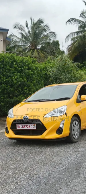 Toyota Aqua 2015 Yellow
