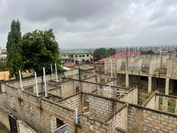 6-Bedroom Uncompleted House for Sale, Fan Milk - 1