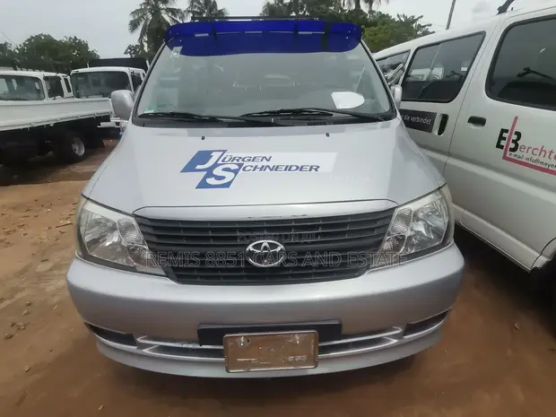 Toyota HiAce 2010 - 1