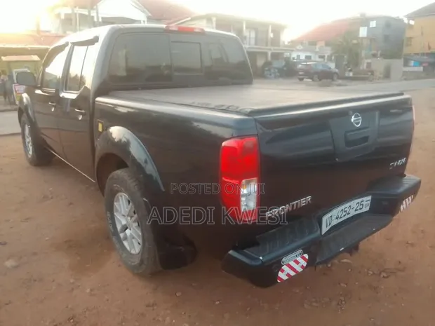 Nissan Navara 2015 Black - 1