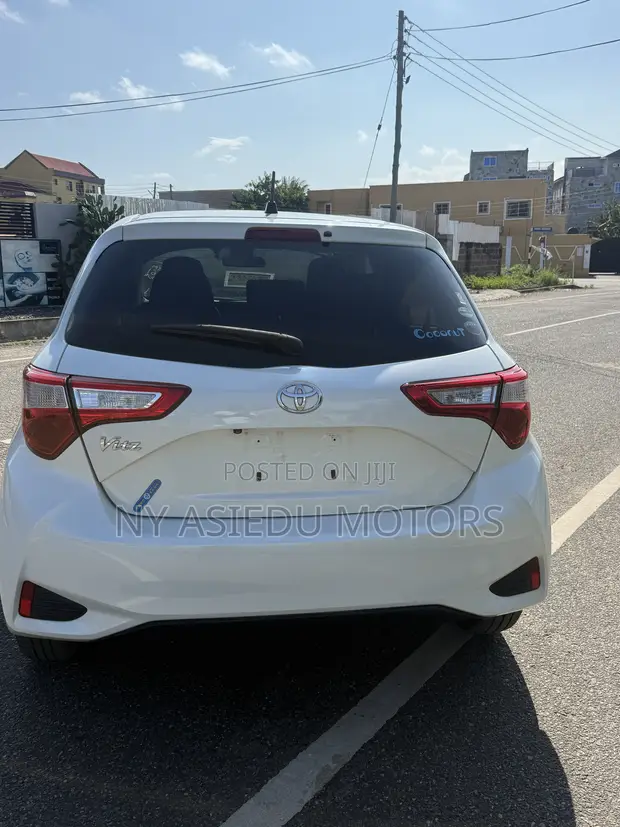 Toyota Vitz 1.3 FWD 5dr 2017 White - 1