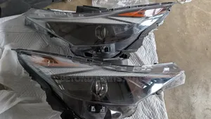 Hyundai Elantra Headlight Pair (2021-2023)