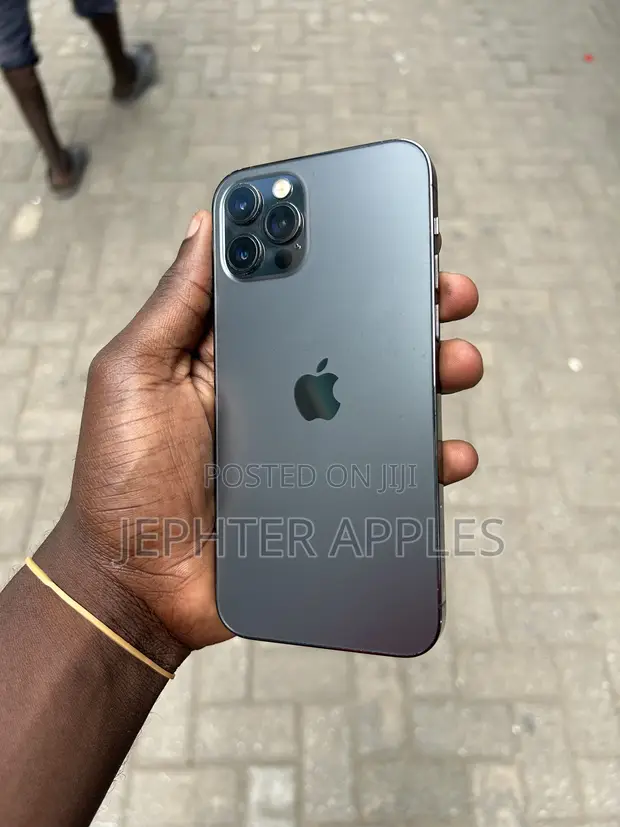 Apple iPhone 12 Pro 128GB Black - 1