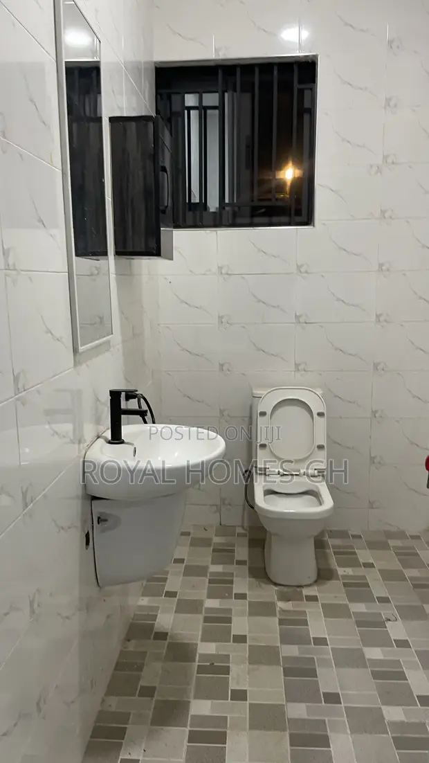 2 Bedroom Apartment for Rent in Lakeside - 1