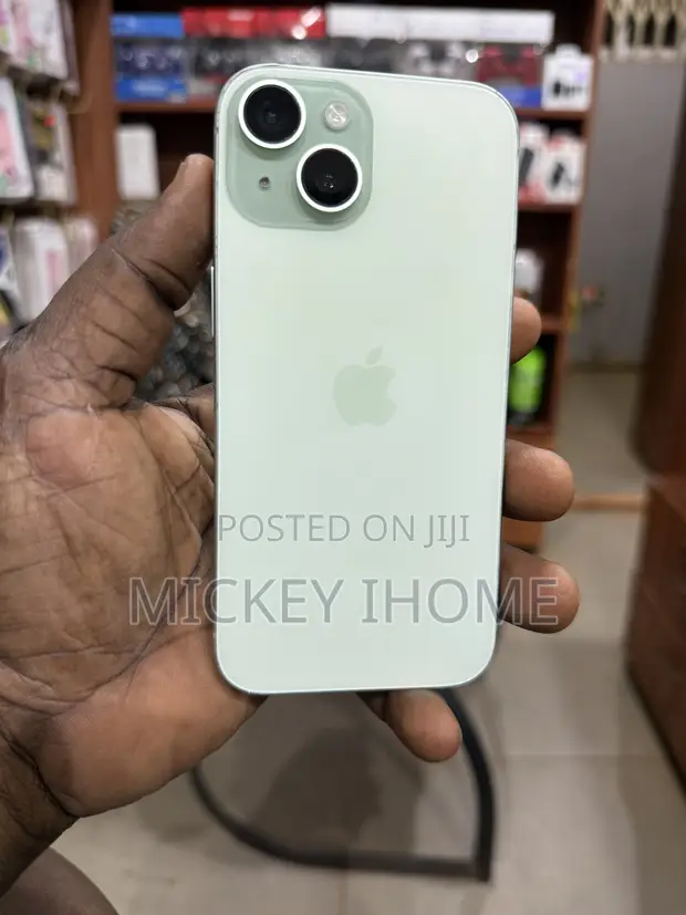 Apple iPhone 15 256GB Green - 1
