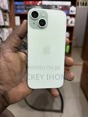Apple iPhone 15 256GB Green