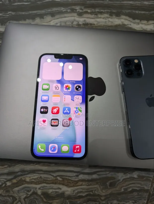 Apple iPhone 13 128GB Black - 1