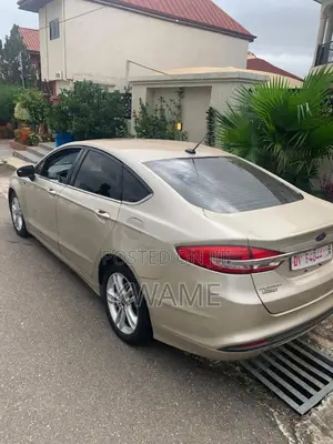 2018 Ford Fusion SE AWD Gold