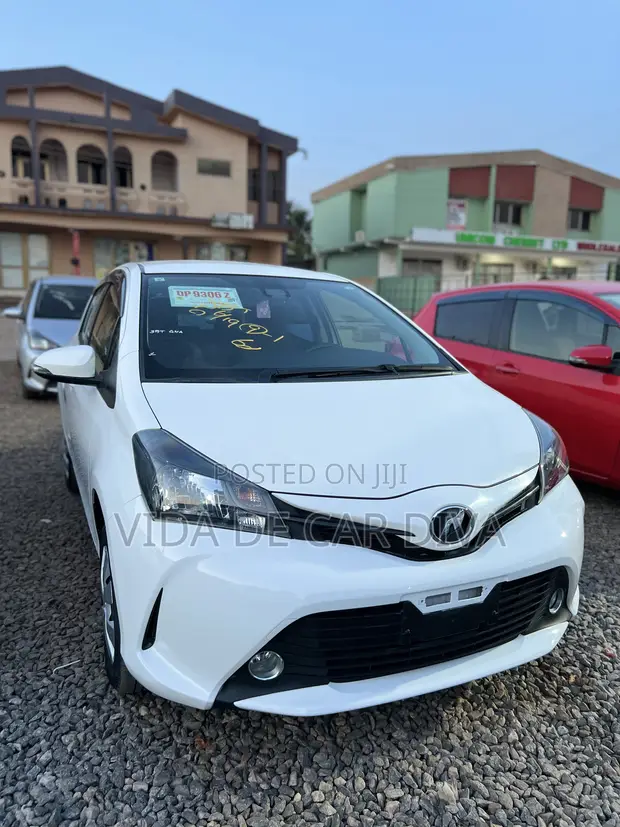 Toyota Vitz 1.3 AWD 5dr 2015 White - 1