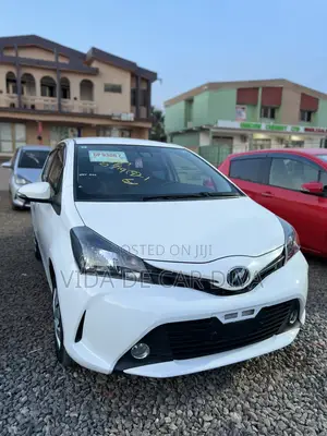 Toyota Vitz 1.3 AWD 5dr 2015 White