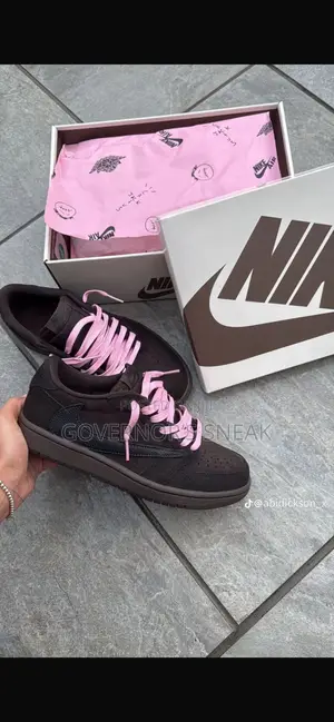 Air Jordan 1 Low OG SP Sneakers