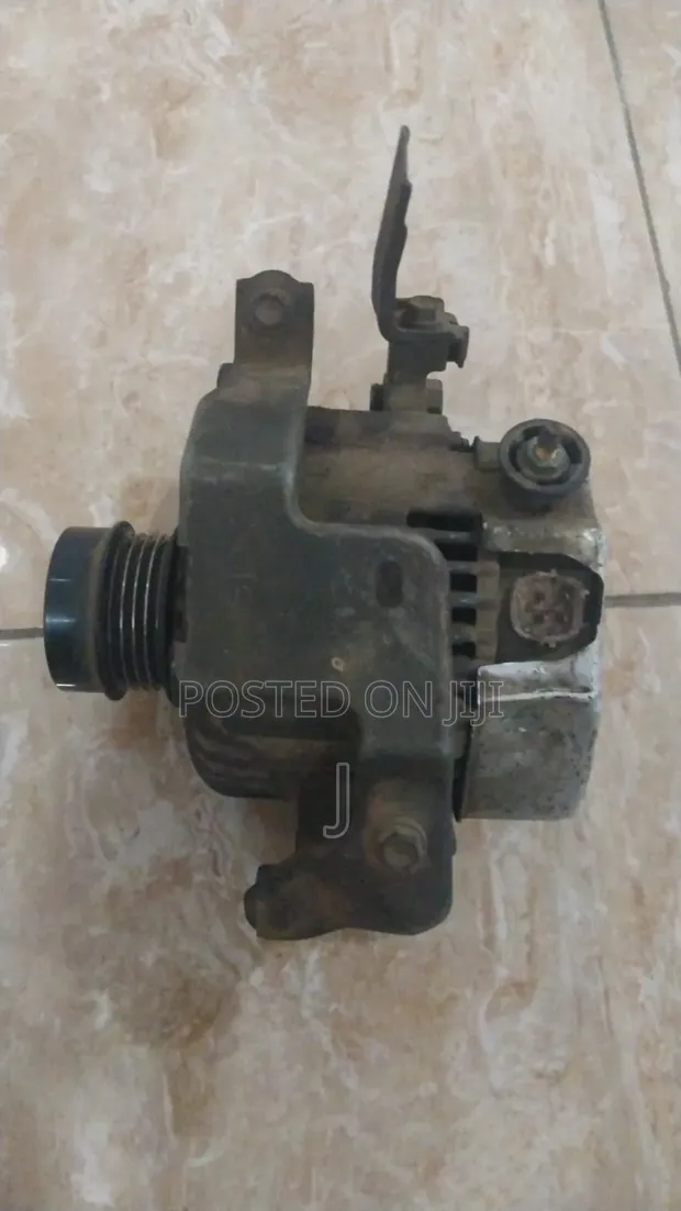 2012 Toyota Vitz Alternator - 1