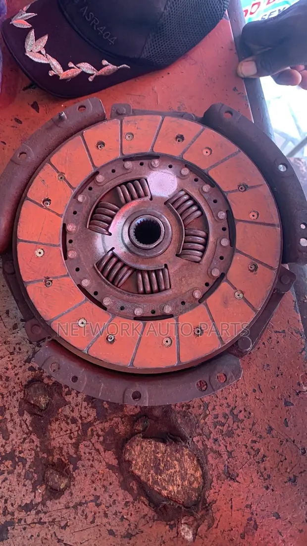 Nissan Hardbody Pressure Plate and Disc - 1