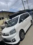 Toyota Voxy V 2WD 8-Seater 2013 White - 2