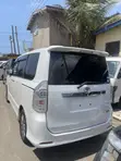 Toyota Voxy V 2WD 8-Seater 2013 White - 5