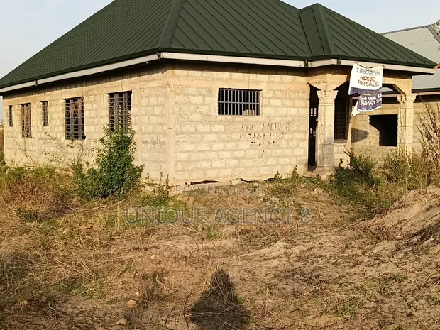 3-Bedroom Bungalow for Sale in Main Station - 1
